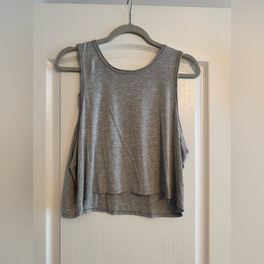 grey tank top